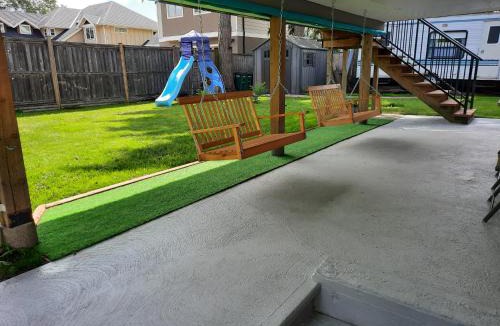 Saanich East Bed & Breakfast | 5 Beds 3 Full Bathrooms 3 Bedrooms, Quiet Day & Night, 15 Minutes Walk to 2 Beaches, Large Guest Yard, Kids Gym & Games, 4TVs, Breakfast, WorkStation, Laundry, Kitchen