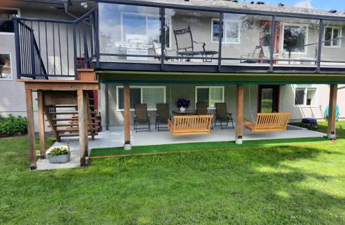 Saanich East Bed & Breakfast | 5 Beds 3 Full Bathrooms 3 Bedrooms, Quiet Day & Night, 15 Minutes Walk to 2 Beaches, Large Guest Yard, Kids Gym & Games, 4TVs, Breakfast, WorkStation, Laundry, Kitchen