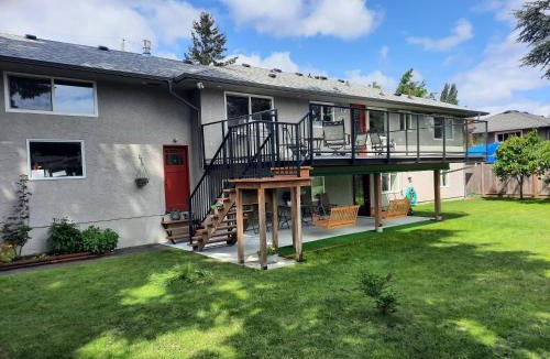Saanich East Bed & Breakfast | 5 Beds 3 Full Bathrooms 3 Bedrooms, Quiet Day & Night, 15 Minutes Walk to 2 Beaches, Large Guest Yard, Kids Gym & Games, 4TVs, Breakfast, WorkStation, Laundry, Kitchen