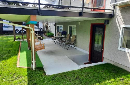 Saanich East Bed & Breakfast | 5 Beds 3 Full Bathrooms 3 Bedrooms, Quiet Day & Night, 15 Minutes Walk to 2 Beaches, Large Guest Yard, Kids Gym & Games, 4TVs, Breakfast, WorkStation, Laundry, Kitchen