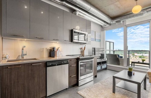 East Village Apartment | 5 min to Stampede | 2BR |AC |Near Frt Calgary