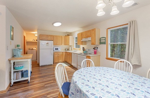Colington House | 5049 Carolyn's Getaway *3 Dogs Allowed *EV Charger