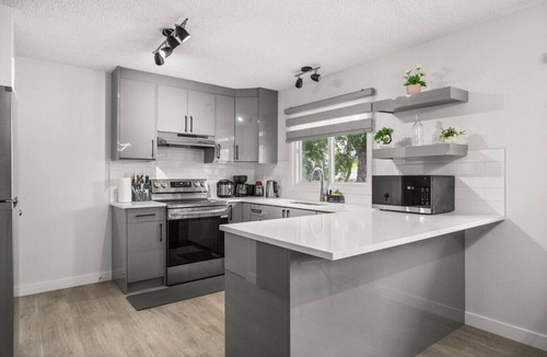 Southeast Calgary House | 5BR Home, 2 Kitchen, 2 Living, 2 Laundries Huge Yard Front & Back