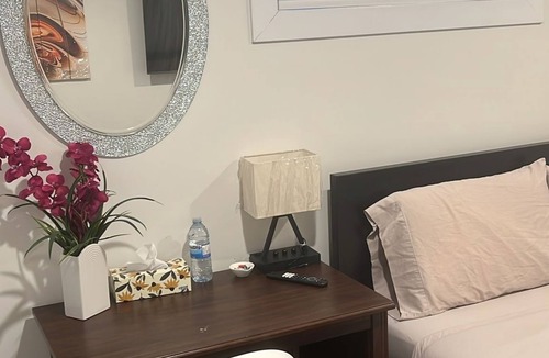 Winnipeg Bed & Breakfast | #6 (5 STAR PRIVATE ROOM) CALIFORNIAN NEST{5kms 4m Airport}