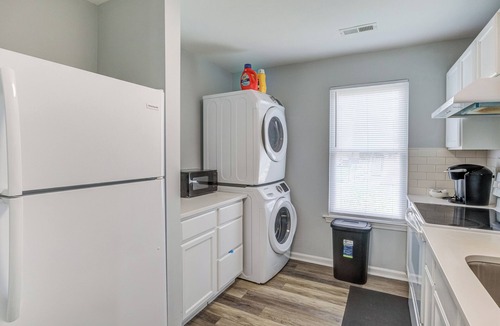 Downtown Apartment | 6 Mins Walk to Transfer Co Food Hall/Downtown #A