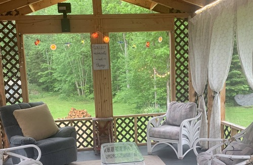 Traverse Bay House | 80 Acre Woods - 5 min walk to beach.