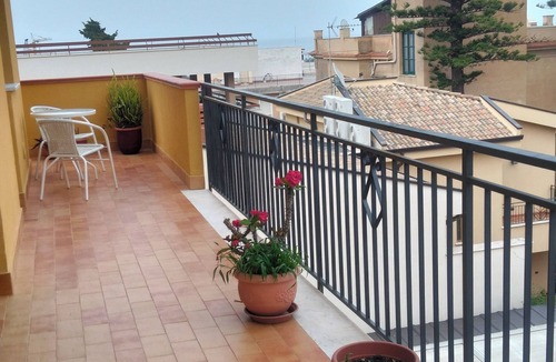 Porticello Apartment | A 125-square-meter apartment with a balcony where you can relax while gazing out at the sea