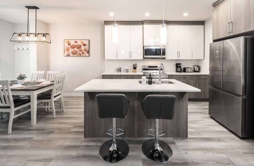 Lynnwood Ridge House | A/C Large 3BR FREE Banff Pass