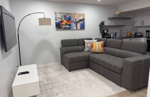 Leduc House | A Modern Spacious 2BR Private Suite | Near Airport