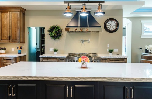 Southeast Kelowna House | A private estate on rare acreage with a pool, cabana, golf simulator & luxury indoor spaces. You’re minutes to East Kelowna wineries, Kettle Valley trails, beaches & downtown. Perfect for families seeking space, comfort & a serene getaway.