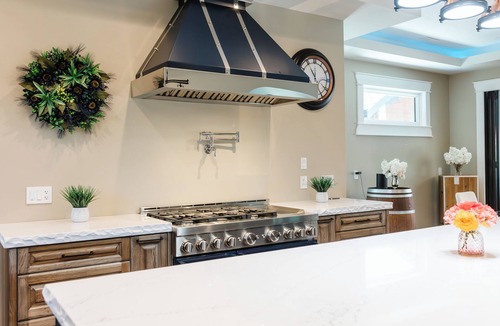 Southeast Kelowna House | A private estate on rare acreage with a pool, cabana, golf simulator & luxury indoor spaces. You’re minutes to East Kelowna wineries, Kettle Valley trails, beaches & downtown. Perfect for families seeking space, comfort & a serene getaway.