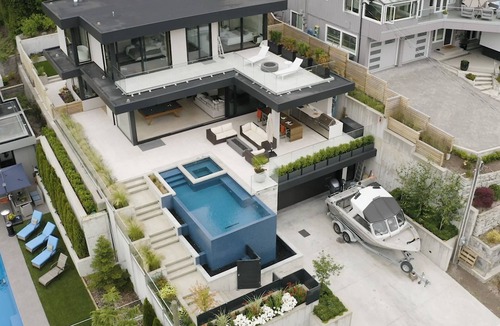 Upper Lonsdale House | Above It All | Ocean Views + Spa Pool Luxe 3BR/4.5BTH