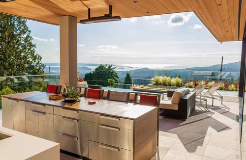Upper Lonsdale House | Above It All | Ocean Views + Spa Pool Luxe 3BR/4.5BTH