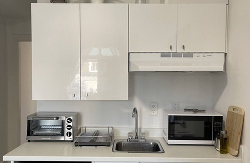 Hatzic House | AC one bedroom unit in a quiet neighborhood