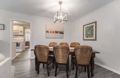 Mount Pleasant House | Adorable 3br/2ba Shem Creek Retreat!