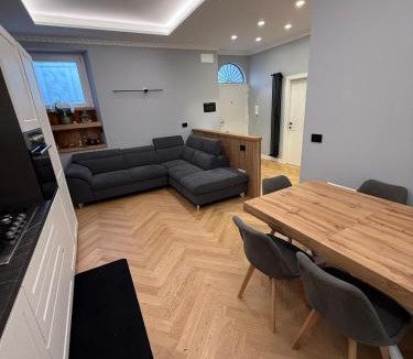 Setteville Apartment | Adrian House