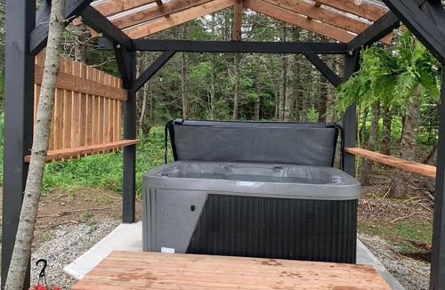 Clare Cottage | Adventure Cabin too! Cosy cabin on lake edge