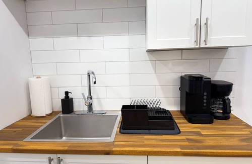 Cote-Des-Neiges—Notre-Dame-De-Grace Apartment | Affordable 2BR for City Explorers