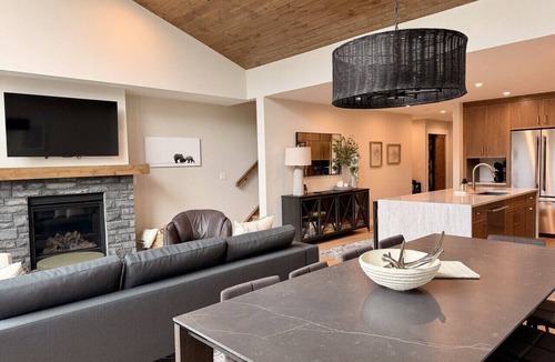 Canmore Villa | All Yours | Luxury Home and Hot Tub