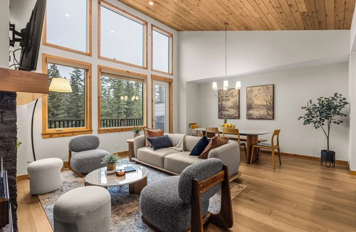 Canmore House | Alpine Forest Retreat Sauna + Hot Tub + EV