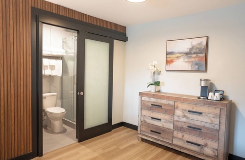 South Clearbrook Hotel | Alpine Inn