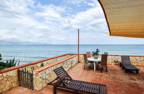 Trappeto Apartment | Amazing apartment in Trappeto with WiFi