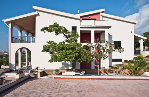Camastra Villa | AMAZING SPACE AND TRANQUILITY
