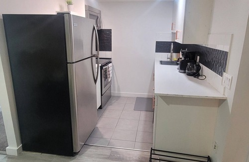 Cranston Apartment | Amy's Elegant 1 Bedroom Apartment - NO CLEANING FEE!
