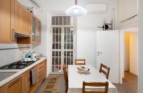 Quartieri Spagnoli Apartment | Antica Dimora Deluxe 2 with Balcony, Wi-Fi and Air Conditioning