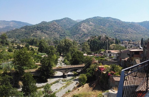 Francavilla di Sicilia Apartment | Apartment 5 min. from the Alcantara Gorges and a few km from romantic Taormina