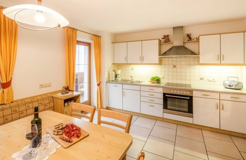 Valle Aurina Apartment | Apartment "Voppichlhof Edelweiss" with Mountain View, Shared Garden & Wi-Fi
