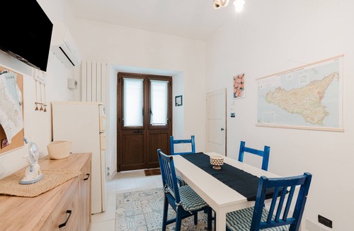 Castellammare del Golfo Apartment | Apartment 'La Luna' with Private Terrace, Balcony and Air Conditioning