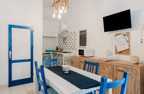 Castellammare del Golfo Apartment | Apartment 'La Luna' with Private Terrace, Balcony and Air Conditioning