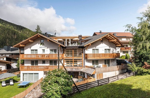 San Vigilio Apartment | Apartment "Set Residenz Bun Sté" with Mountain View, Sauna & Balcony