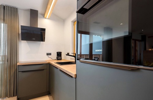 San Genesio Atesino Apartment | Apartment 'Appartement Mia' with Mountain View, Wi-Fi and Air Conditioning