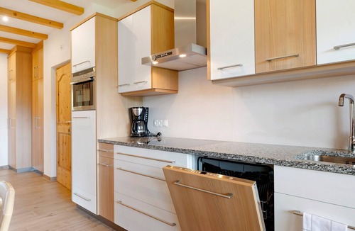 Collalbo Apartment | Apartment 'Abendsonne' with Mountain View, Shared Terrace and Wi-Fi