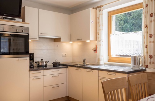 Campo Tures Apartment | Apartment "Alpenrose - Mesnerhof" with Mountain View, Wi-Fi, Terrace & Garden