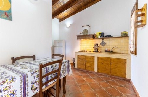 Menfi Apartment | Apartment 'Alfa' with Shared Terrace, Wi-Fi and Air Conditioning
