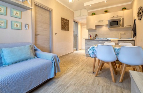 Lido Apartment | Apartment 'Alghero Via Lido' with Shared Pool and Air Conditioning