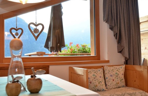 Campo Tures Apartment | Apartment 'Alpenblau' with Mountain View, Balcony and Wi-Fi