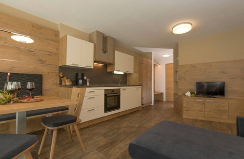 Riva di Tures Apartment | Apartment "Alpenblick Nr 2" with Shared Garden & Wi-Fi