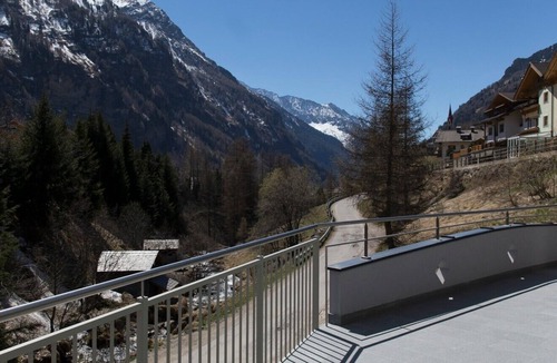 Riva di Tures Apartment | Apartment "Alpenblick Nr 2" with Shared Garden & Wi-Fi