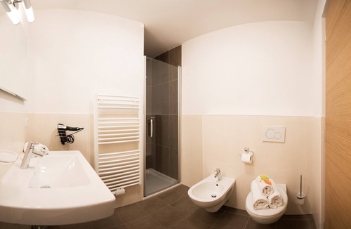 Riva di Tures Apartment | Apartment "Alpenblick Nr 5" with Shared Garden & Wi-Fi