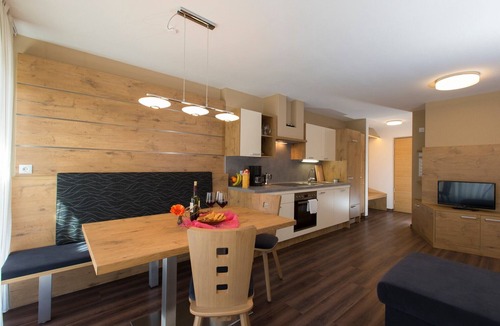 Riva di Tures Apartment | Apartment "Alpenblick Nr 6" with Shared Garden & Wi-Fi