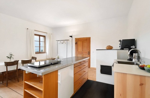 Pfalzen Apartment | Apartment 'Ansitz Baumannhof Erker Suite' with Mountain View, Shared Garden & Wi-Fi