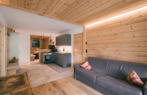 Campo Tures Apartment | Apartment "Archehof Hochzirm - Anton" with Mountain View, Sauna & Terrace