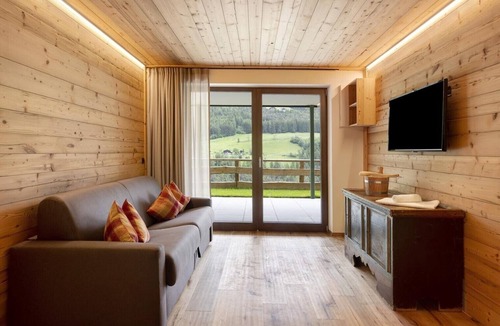 Campo Tures Apartment | Apartment "Archehof Hochzirm - Anton" with Mountain View, Sauna & Terrace