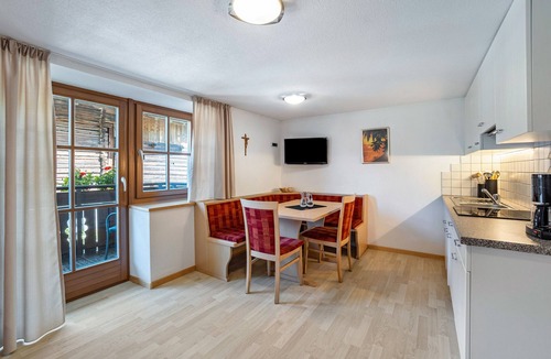 Valle Aurina Apartment | Apartment 'Bergkristall 2' with Mountain View, Shared Garden and Wi-Fi