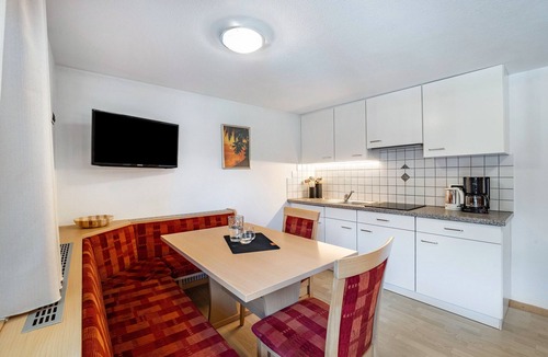 Valle Aurina Apartment | Apartment 'Bergkristall 2' with Mountain View, Shared Garden and Wi-Fi