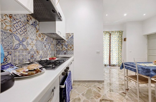 Partinico Apartment | Apartment 'Blue Dreams' with Air Conditioning